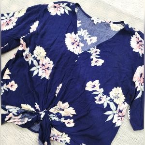 Women's Boutique Floral Blouse size Medium